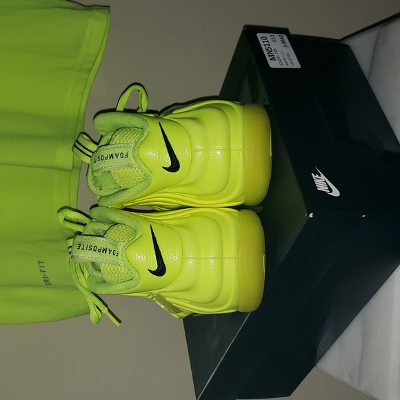 Men Volt Volt Black  Foam Posites & Matching Nike Shirt Set - Picture 5 of 11
